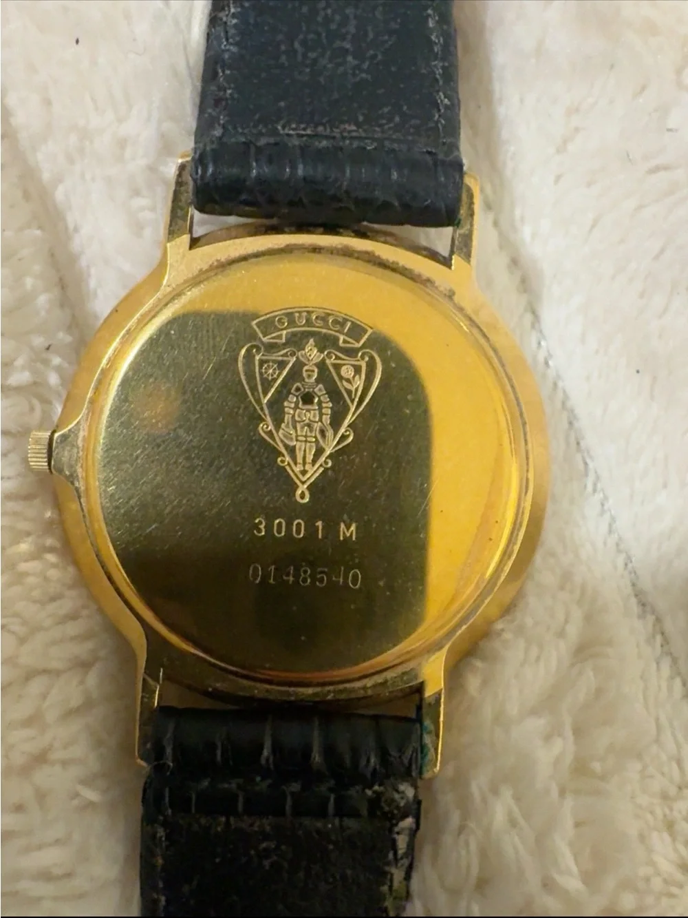 Vintage authentic Gucci 3001M Swiss Quartz Watch Black Dial Gold Roman Bezel